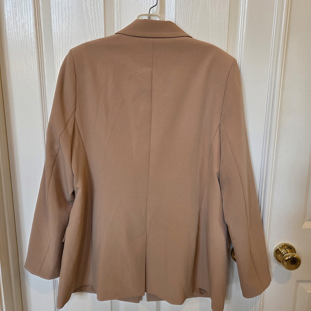 The Drop Women's Blake Tan Blazer - Picture 7 of 9
